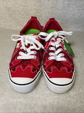 NWT Cariuma Red Bandana Print Canvas Sneakers
